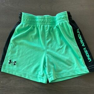 Under Armour Green and Black Athletic Shorts Lightweight Elastic Waist
